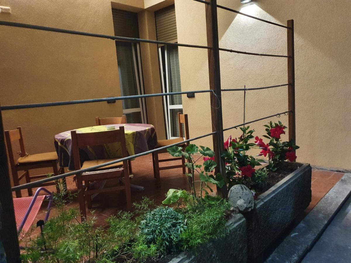 B&B Lori โกโม ภายนอก รูปภาพ
